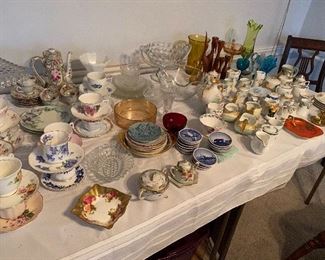 TEA CUPS/ SAUCERS/ CREAMER SUGAR...WOO HOOO!!!