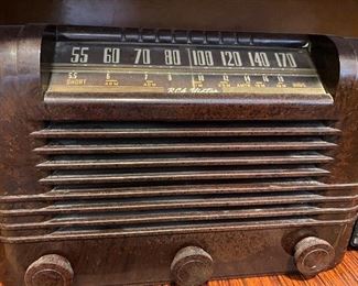 Vintage Philco Bakelite Tube Radio