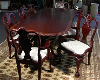 Beautiful hand carved mahogany dining table with 8 matching chairs