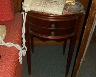 vintage mahogany table w/drawers