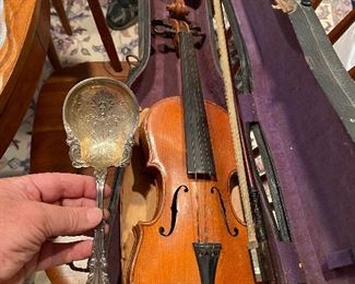 Copy of Nicholas Amati violin. Violin and bow made in Germany.