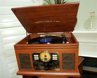 Victrola radio, turntable, CD and cassette player, works perfectly