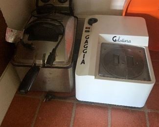 Deep fryer. - Ice cream machine 