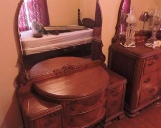 Albert furniture from Indiana Dressing table and Mirror