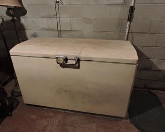 Vintage chest freezer working