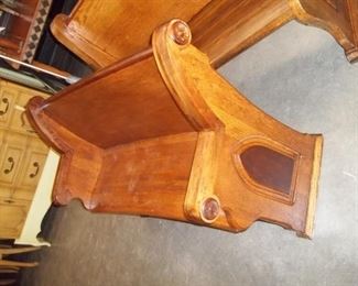 ONE OF FOUR 4ft OAK CHURCH PEWS