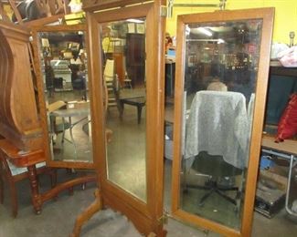 OAK DRESSING TRI-FOLD MIRROR