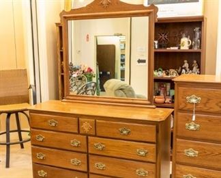 Matching dresser/mirror/chest.