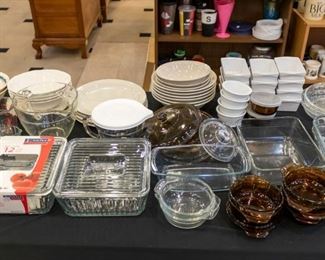 LOTS of nice bakeware.