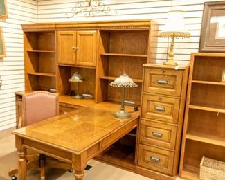 What a nice desk unit set!