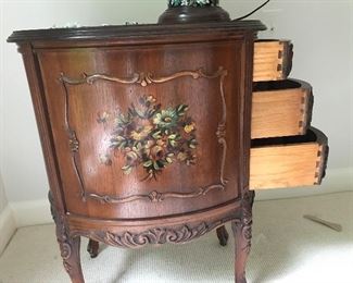 Love the side drawers