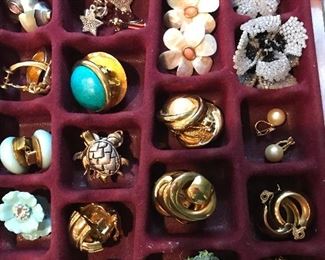 Jewelry, Gold tone, Silver tones