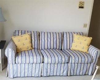 Pretty sleeper sofa in excellent condition