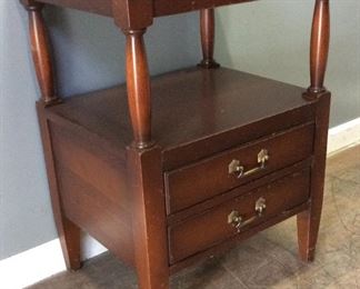 VTG. SOLID MAHOGANY END TABLE, 2 DRAWERS