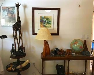 Giraffe and elephant decor
Globe 