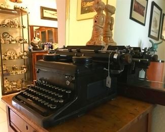 Royal typewriter 