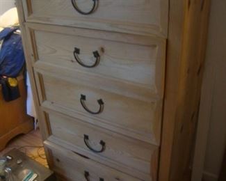 Pine chest of drawers
