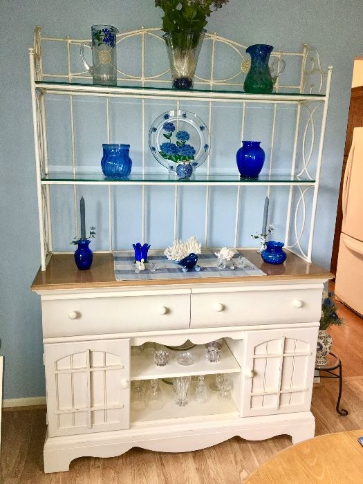 Thomasville cabinet w/ overhead display, collectible decor