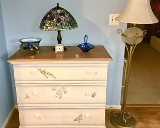 Thomasville 3 drawer chest, stained glass lamp, metal/glass floor lamp, decorative collectibles