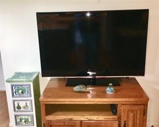 Large flatscreen TV, TV stand, decorative 4 drawer chest, bird wall clock