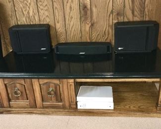 Coffee table, 3 Bose speakers