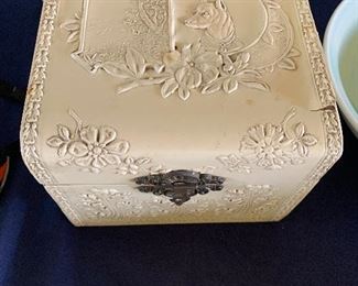 Victorian Men's collar box