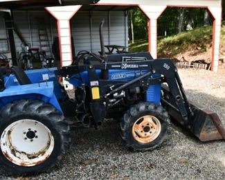 Rhino, 4x4,1997,showing 900 hours, runs out fine, USA Made front end loader, 80% Rubber. 