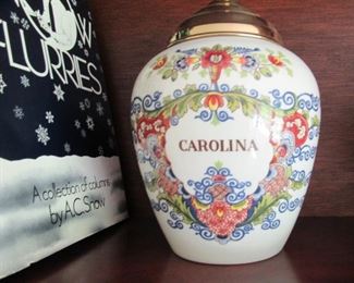 Porcelain Carolina jar with brass lid