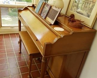 Baldwin Piano, Hurricane lamp