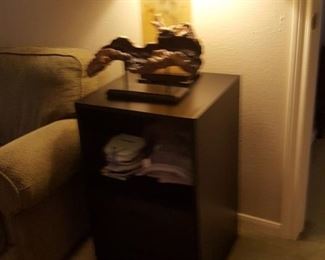 end tables, lamps and decorator items