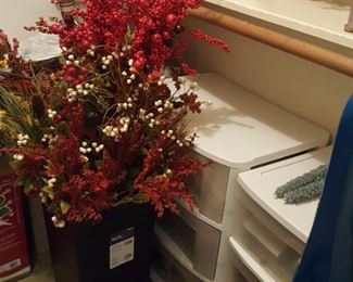 Storage and flora deco