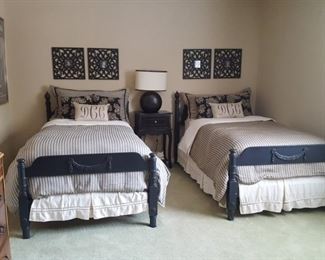 pair of twin beds - bedroom decorator items