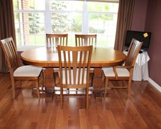 DINING TABLE W/5 CHAIRS