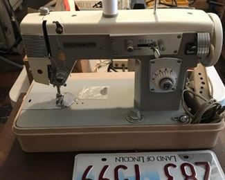 VINTAGE STITCHMASTER SEWING MACHINE - BUY IT NOW $40