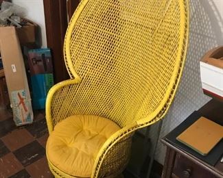 VERY VINTAGE RATTAN WICKER KINGS CHAIR - BUY IT NOW $250