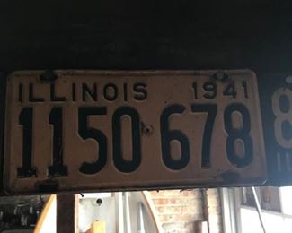 VINTAGE ILLINOIS 1941 LICENSE PLATE - BUY IT NOW $15