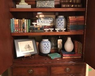 More vintage decor and an orginal full set of the story of “OZ”