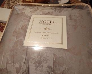 Brand New King Size hotel Comfort Set.  (Brand new it was $400.00)