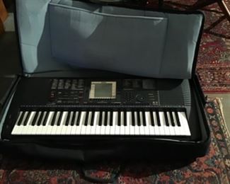 Yamaha Keyboard w/ stand