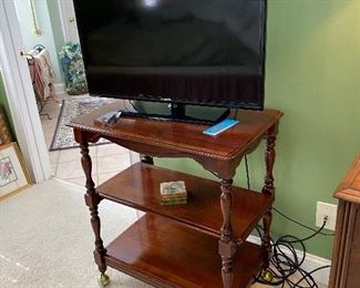 Unique rolling shelf