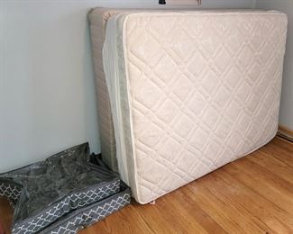 Full mattress set in great condition!