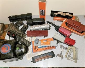 Lionel train set with tons of tracks!
