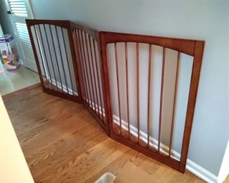 Wood Baby/pet gate