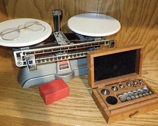 VINTAGE SCALE WITH WEIGHTS