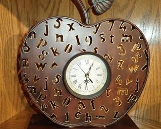 APPLE CLOCK