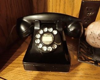 VINTAGE ROTARY PHONE