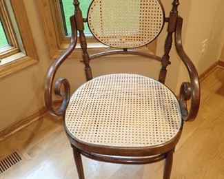 ORNATE WICKER SIDE CHAIR