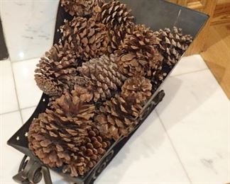 METAL SLEIGH WITH CONES