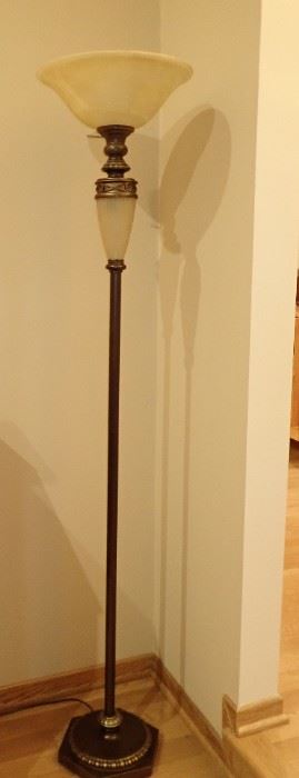 FLOOR LAMP WITH GLASS SHADE