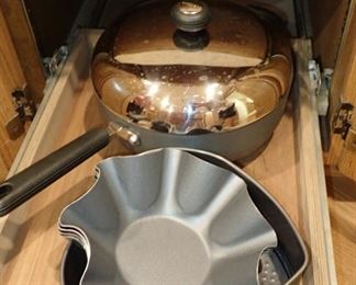 POTS AND PANS - BAKEWARE